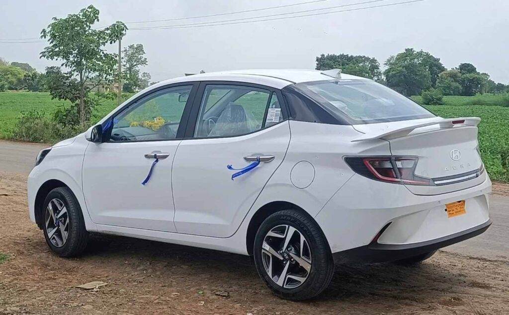 Breaking News | इस नवरात्रि Hyundai ने अपनी इस गाड़ी पर दी बंपर छूट, शोरुम के बाहर लगी लंबी कतार, लोग हुए दीवाने 